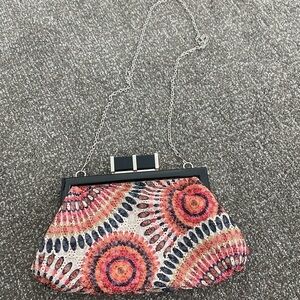 Geometric Patterned Clutch